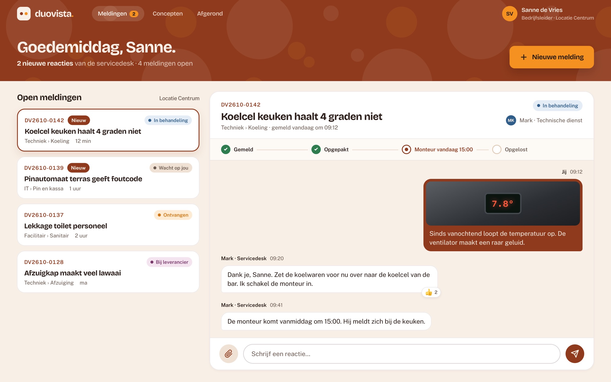 duovista. op de computer van een melder: de open meldingen van de locatie, het gesprek met de servicedesk en de voortgang van de melding.