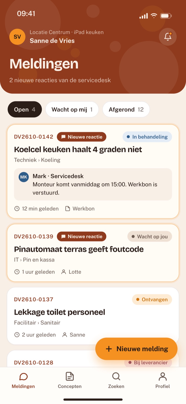 De meldingen van een locatie op de telefoon, met nieuwe reacties bovenaan.